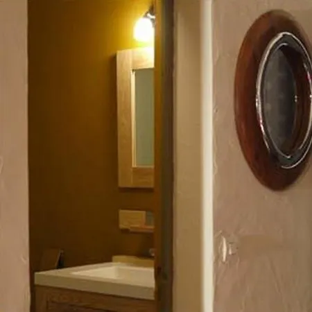 La Maison Des Chazes Apartment *